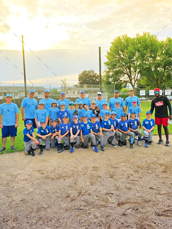 Large team photo with Danielito Remy